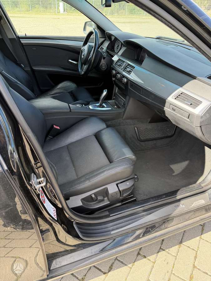 BMW 520 2009 — photo 13