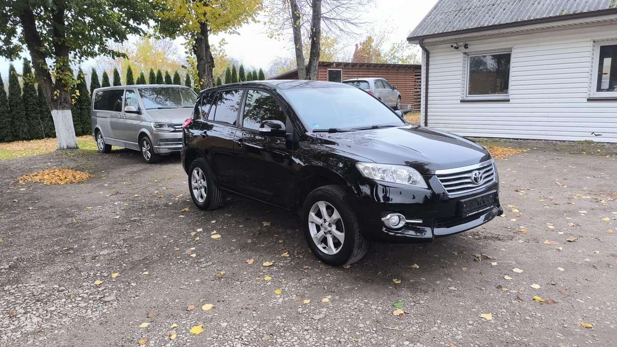 Toyota RAV4 2012 — салон