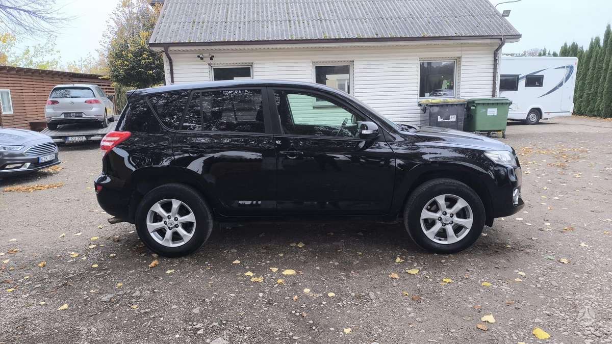Toyota RAV4 2012 — двигун 2231 cm³, 150 HP (110kW)