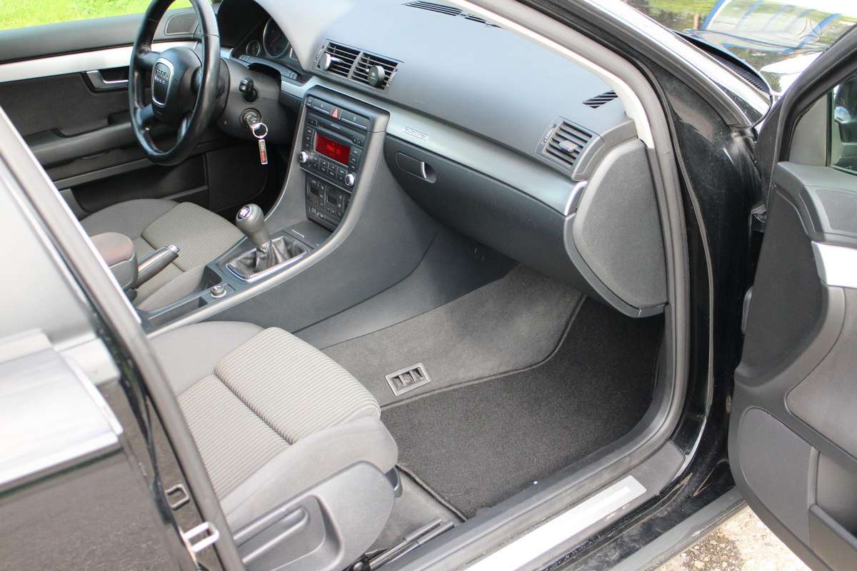 Audi A4 2008 — photo 16