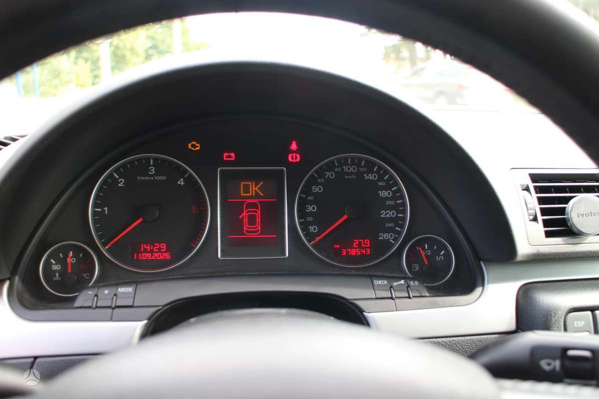 Audi A4 2008 — photo 9