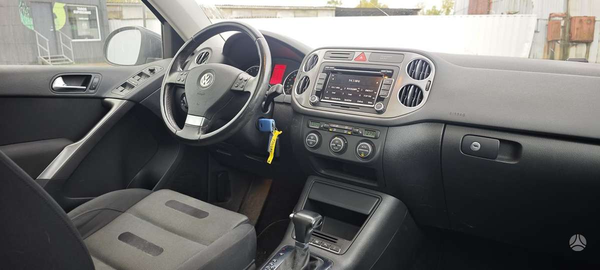 Volkswagen Tiguan 2009 — photo 12