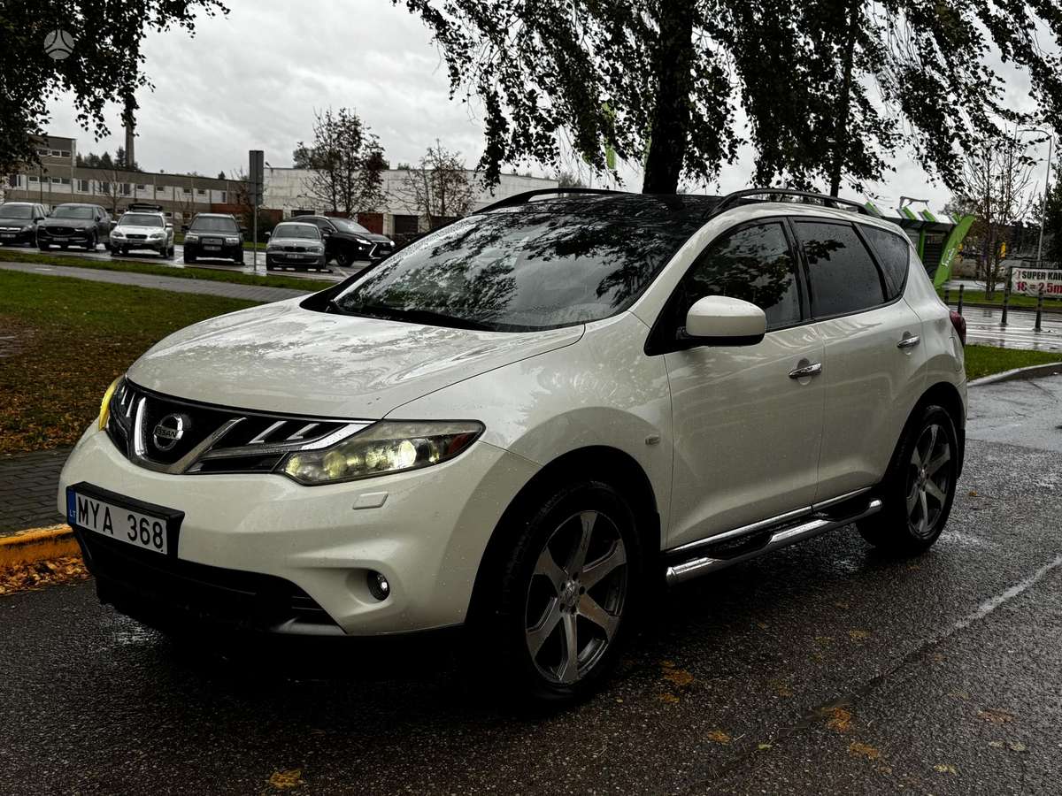 Nissan Murano 2012 — rear view