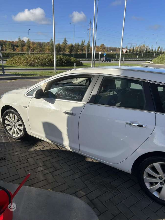 Opel Astra 2013 — photo 6