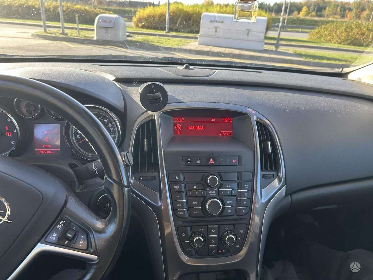 Opel Astra 2013 — photo 7