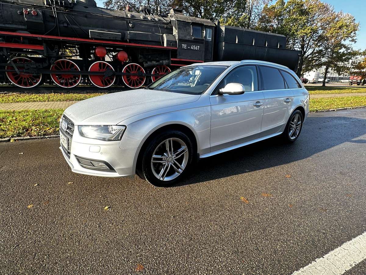 Audi A4 2013 — вигляд ззаду