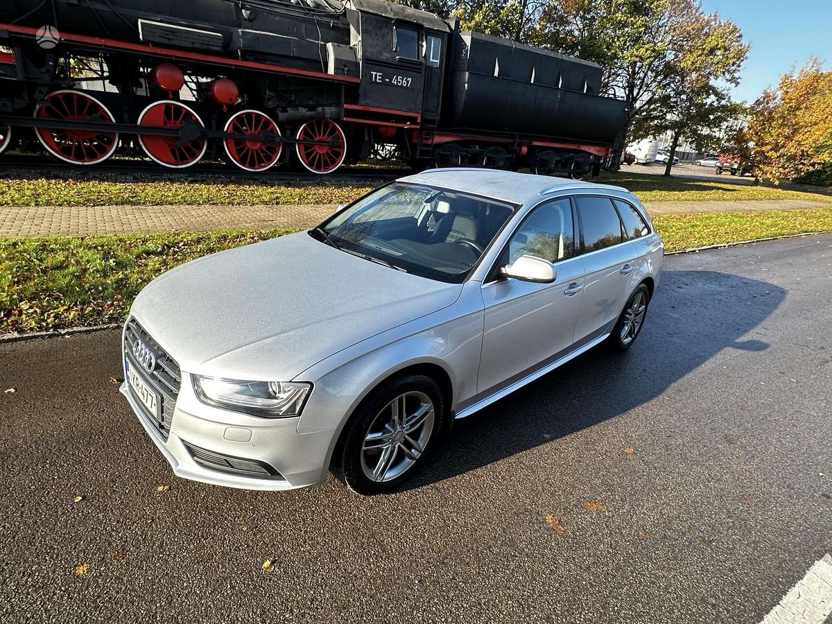 Audi A4 2013 — салон