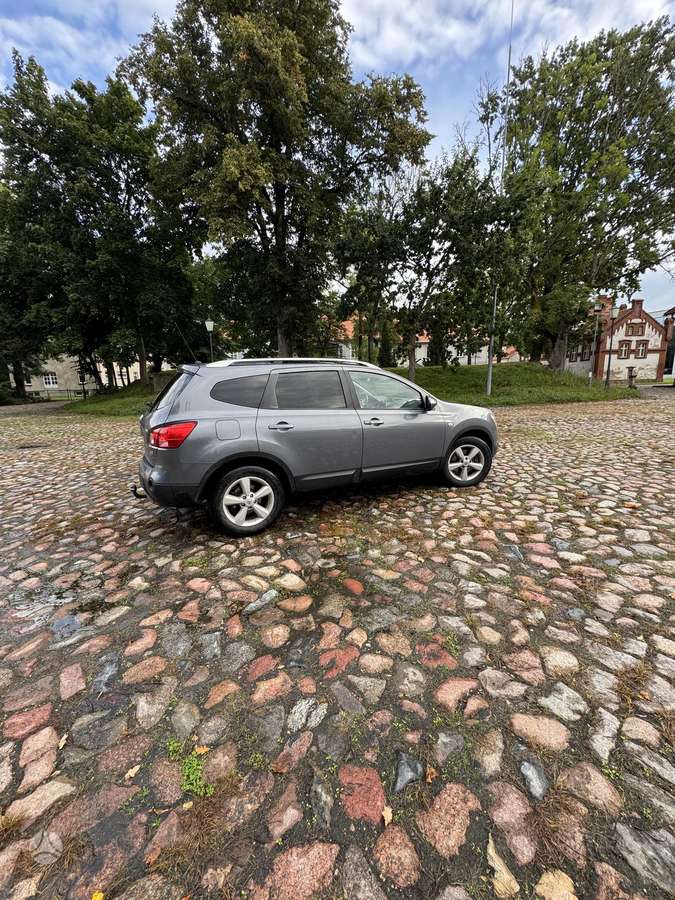 Nissan Qashqai+2 2009 — салон
