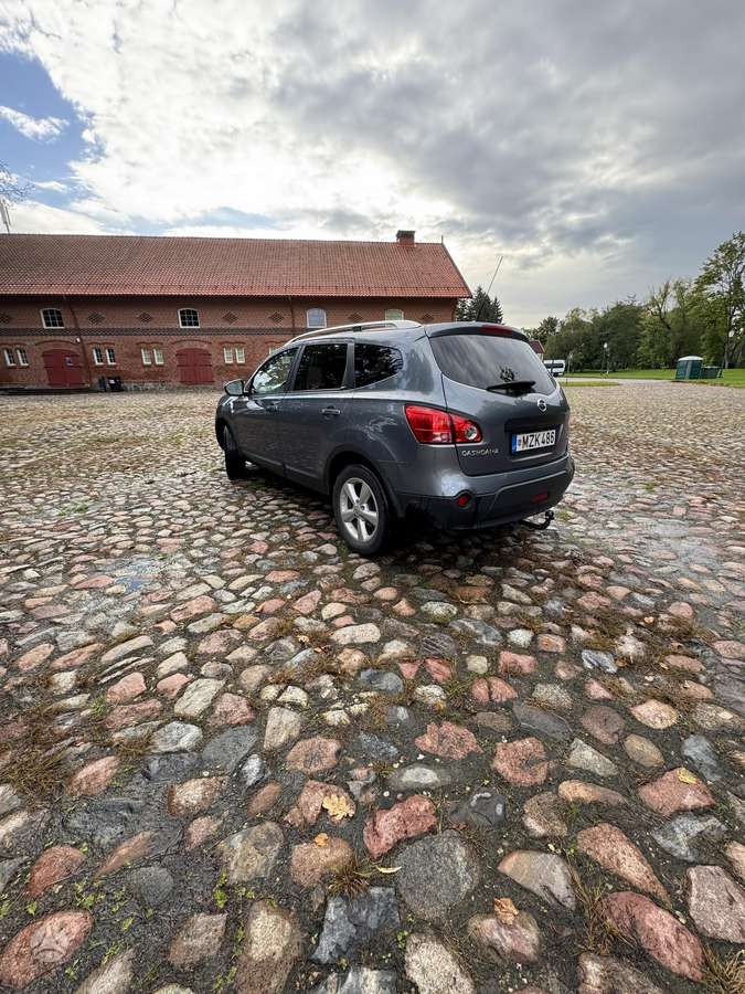 Nissan Qashqai+2 2009 — двигун 2000 cm³, 150 HP (110kW)