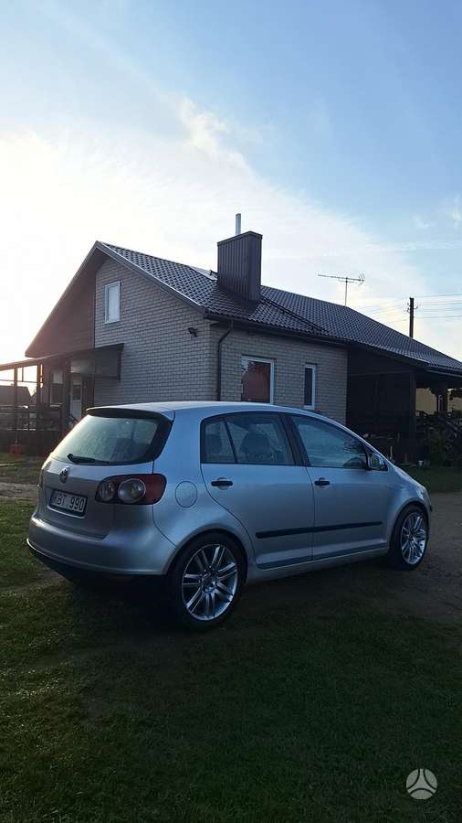 Volkswagen Golf 2005 — rear view