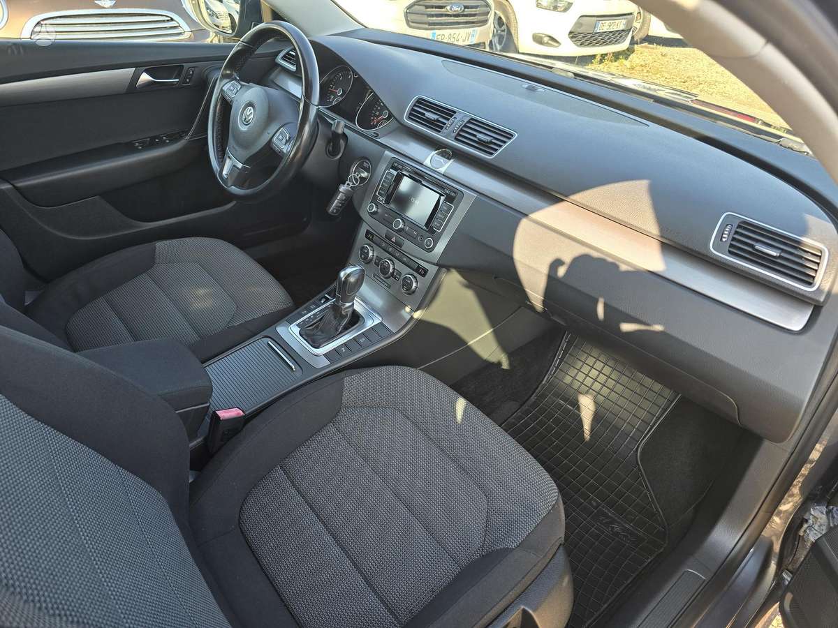 Volkswagen Passat 2012 — photo 11