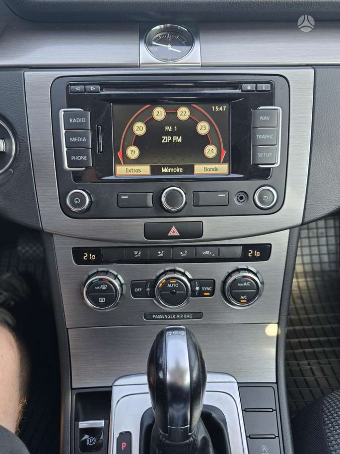 Volkswagen Passat 2012 — photo 16