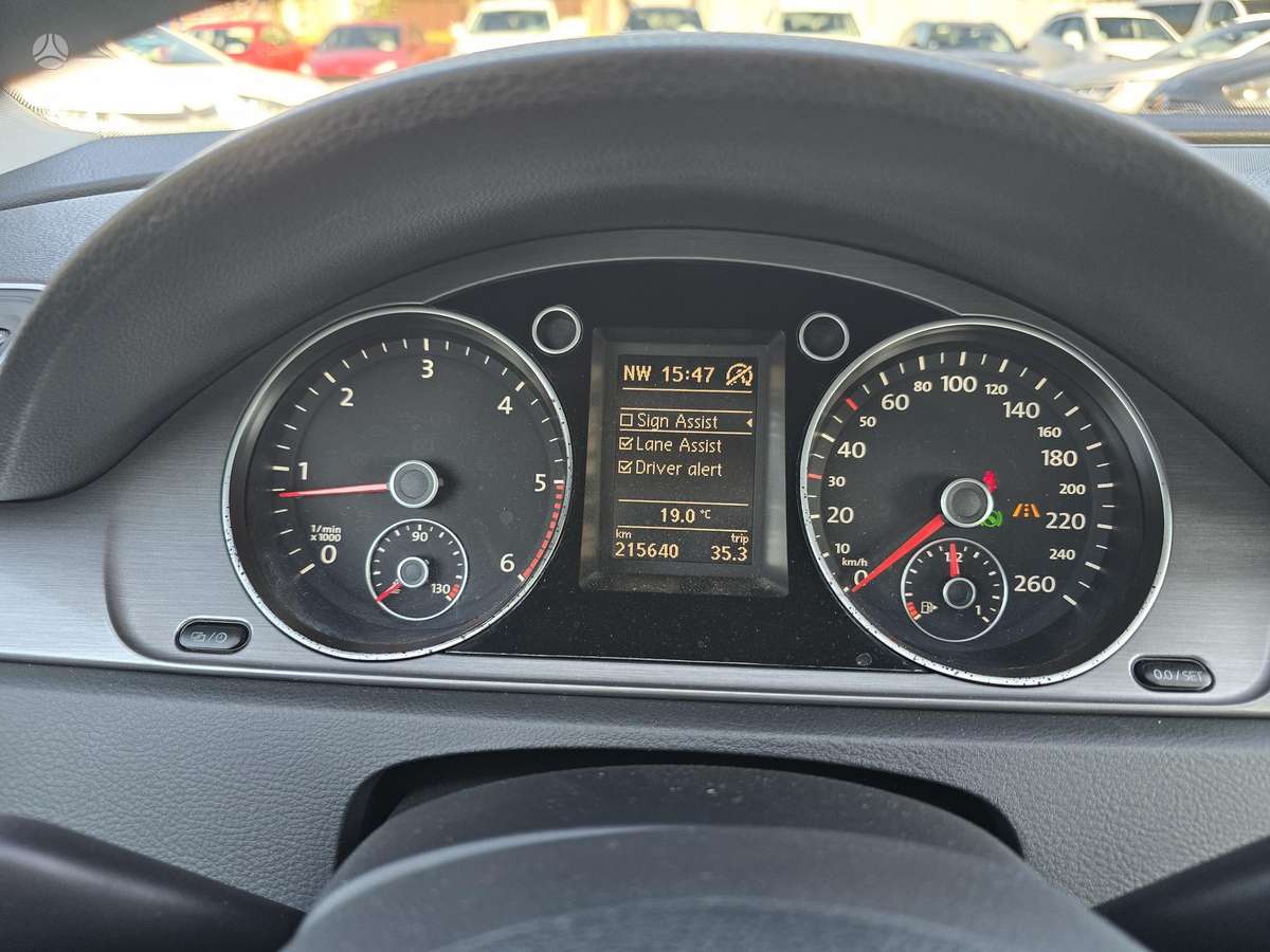 Volkswagen Passat 2012 — photo 18