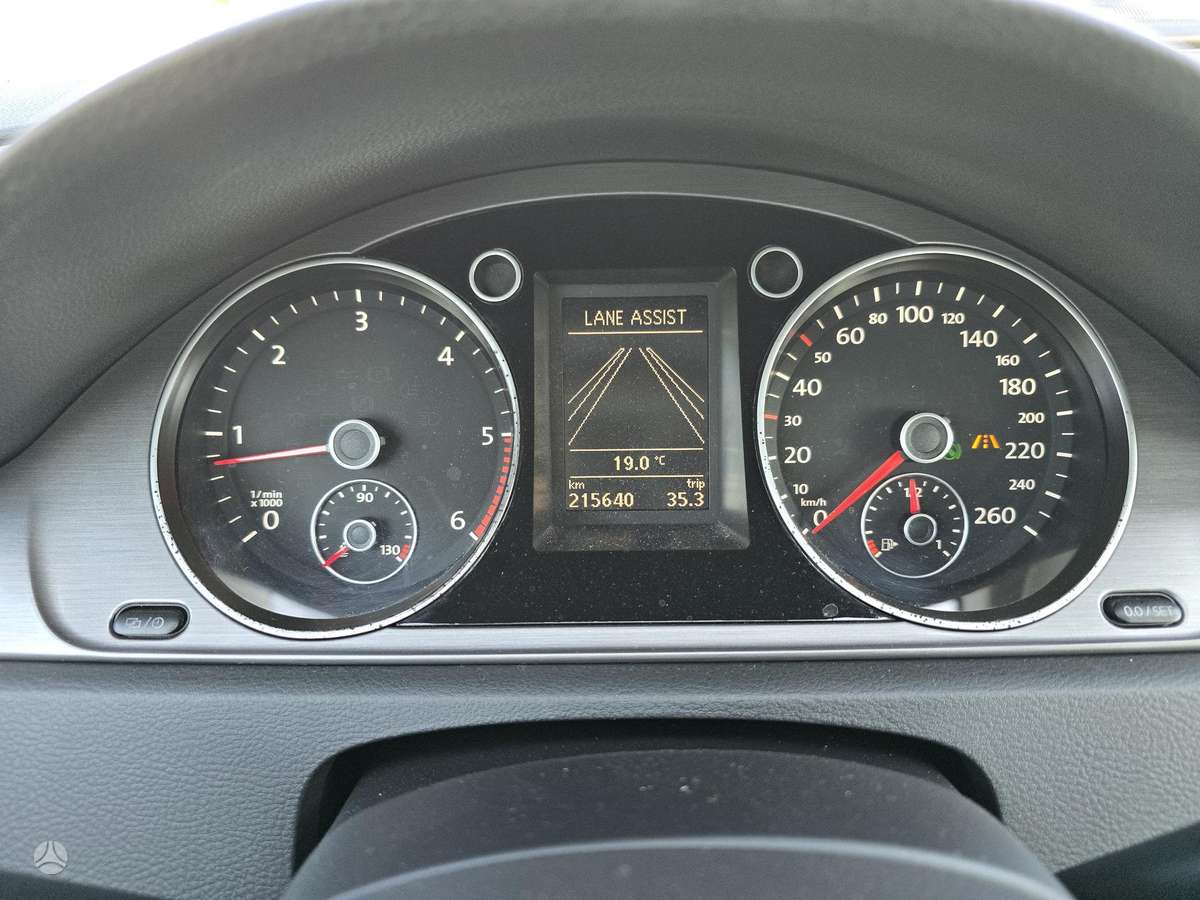 Volkswagen Passat 2012 — photo 19