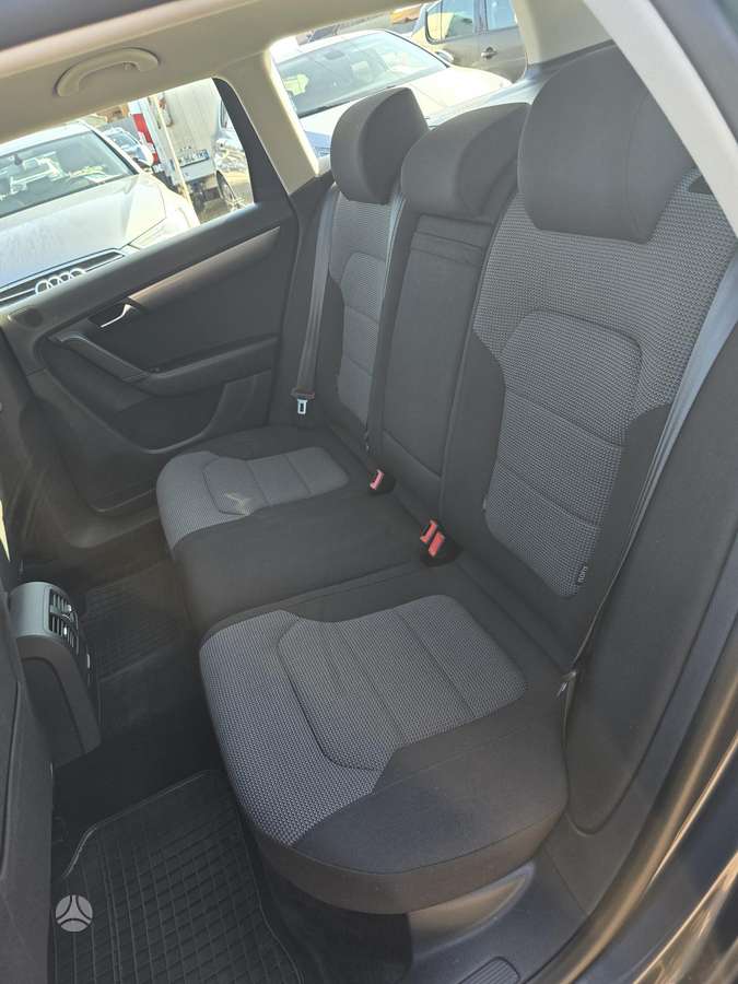 Volkswagen Passat 2012 — photo 21
