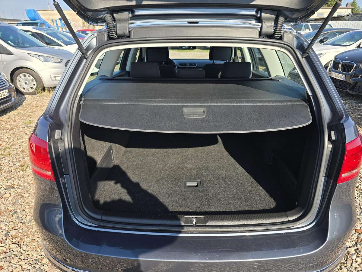 Volkswagen Passat 2012 — photo 26