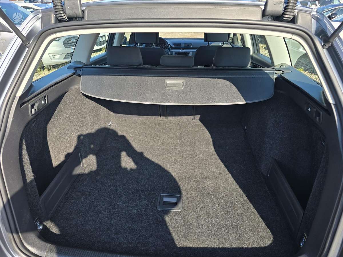 Volkswagen Passat 2012 — photo 27