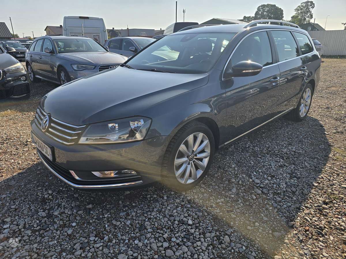 Volkswagen Passat 2012 — interior