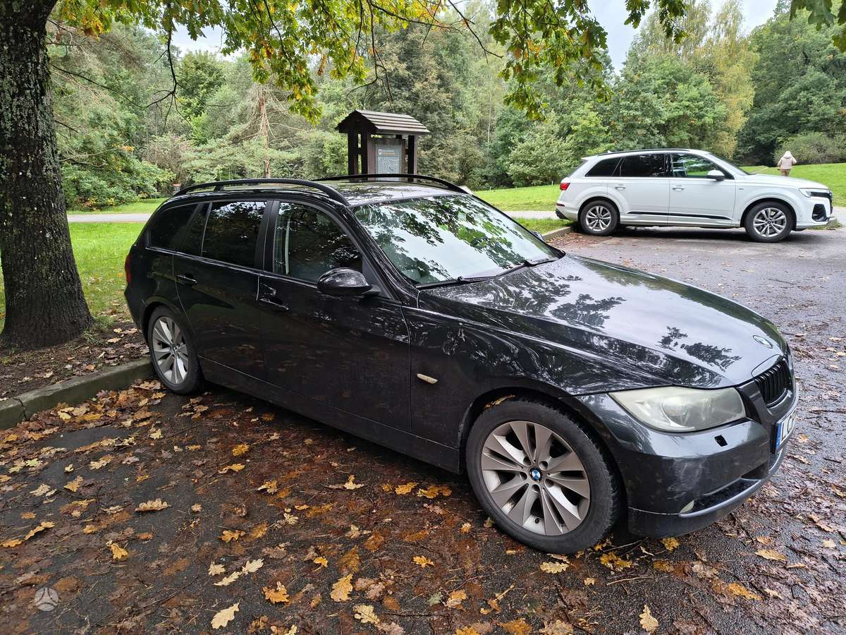 BMW 320 2008 — вигляд ззаду