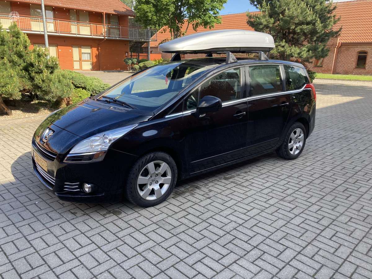 Peugeot 5008 2012 — rear view
