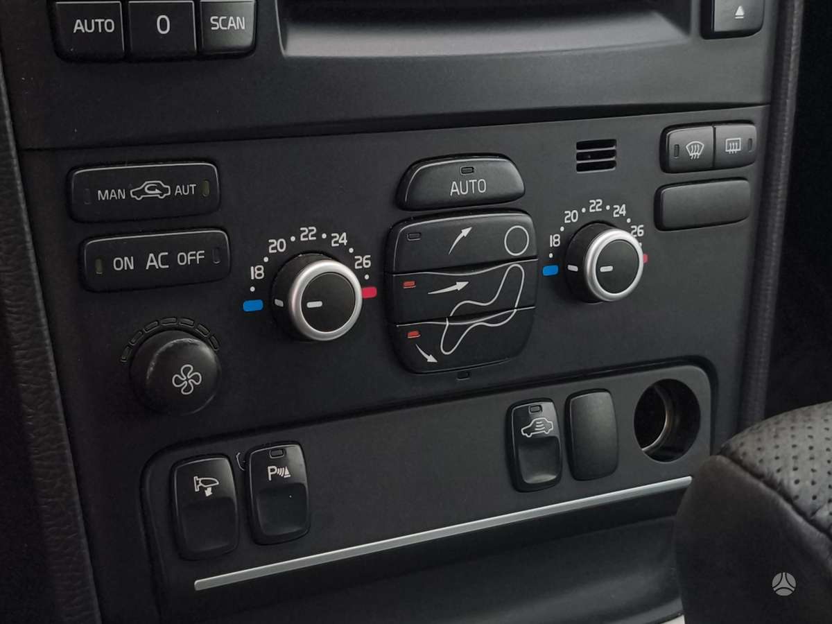 Volvo XC90 2008 — photo 16