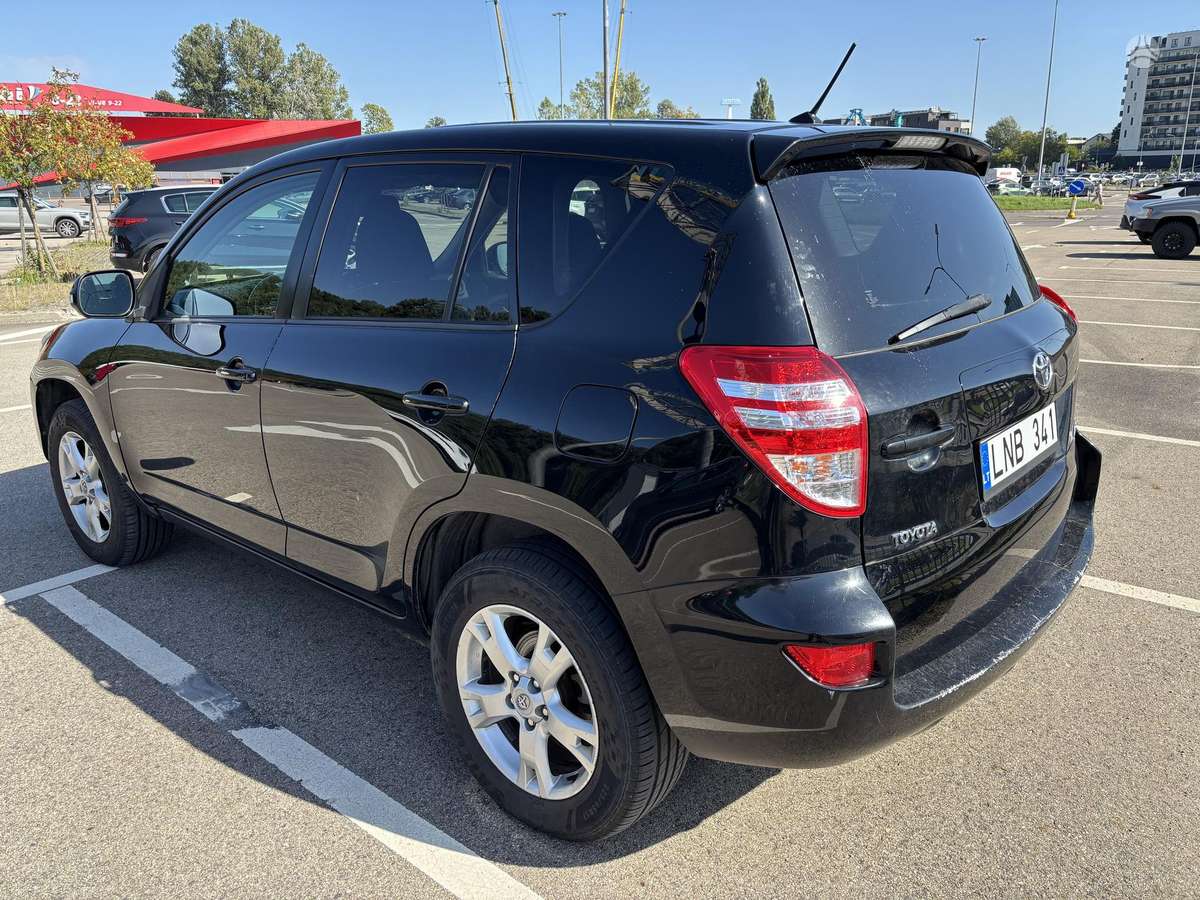 Toyota RAV4 2009 — interior