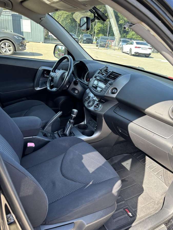 Toyota RAV4 2009 — photo 9