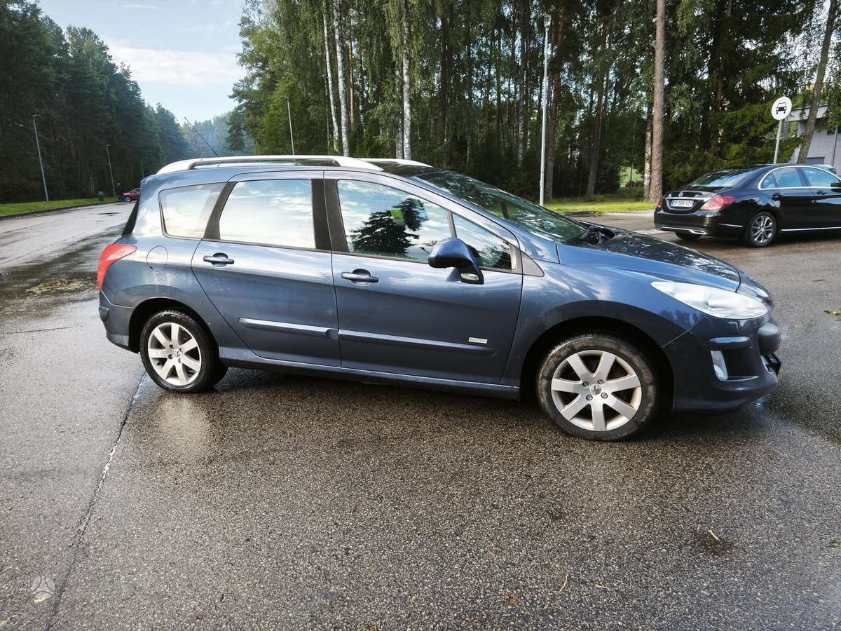 Peugeot 308 2009 — rear view
