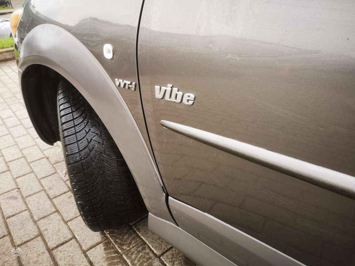 Pontiac Vibe 2005 — photo 27