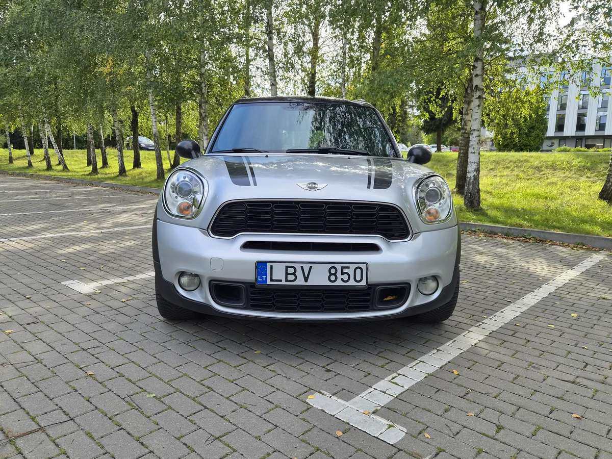 Mini Countryman 2011 — rear view