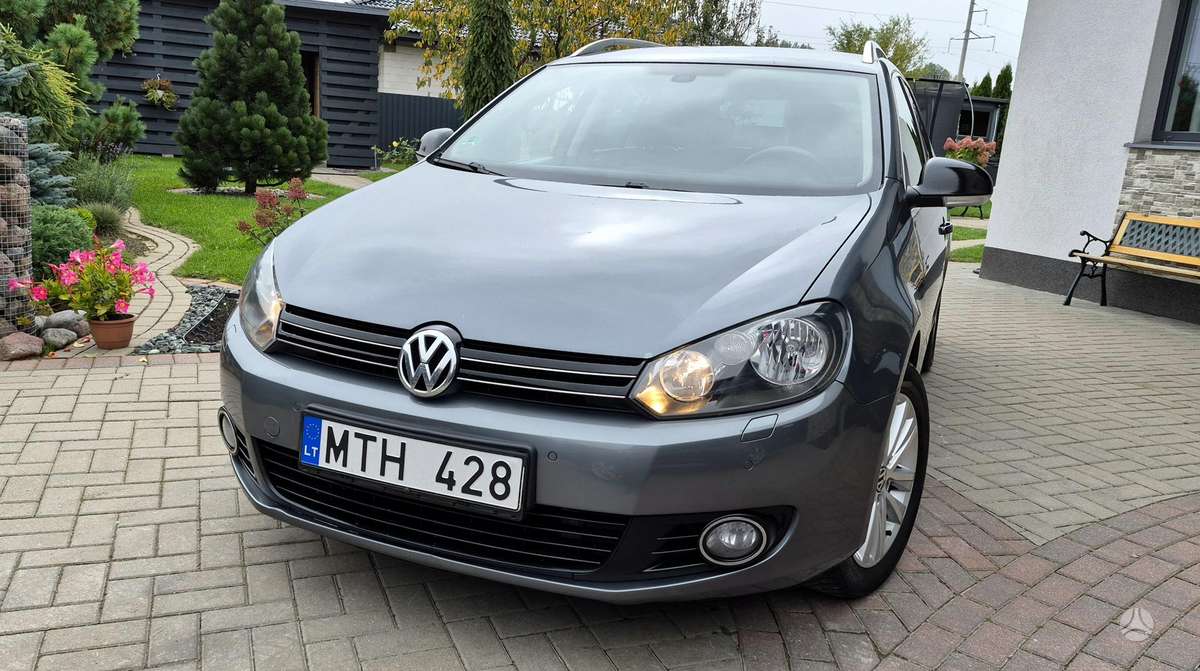 Volkswagen Golf 2012 — салон