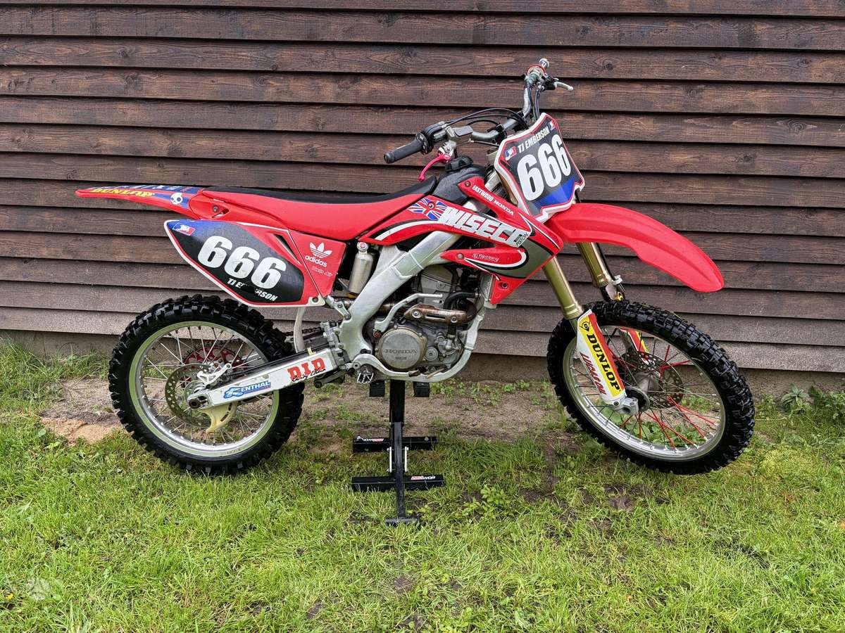 Honda CRF 2008 — rear view