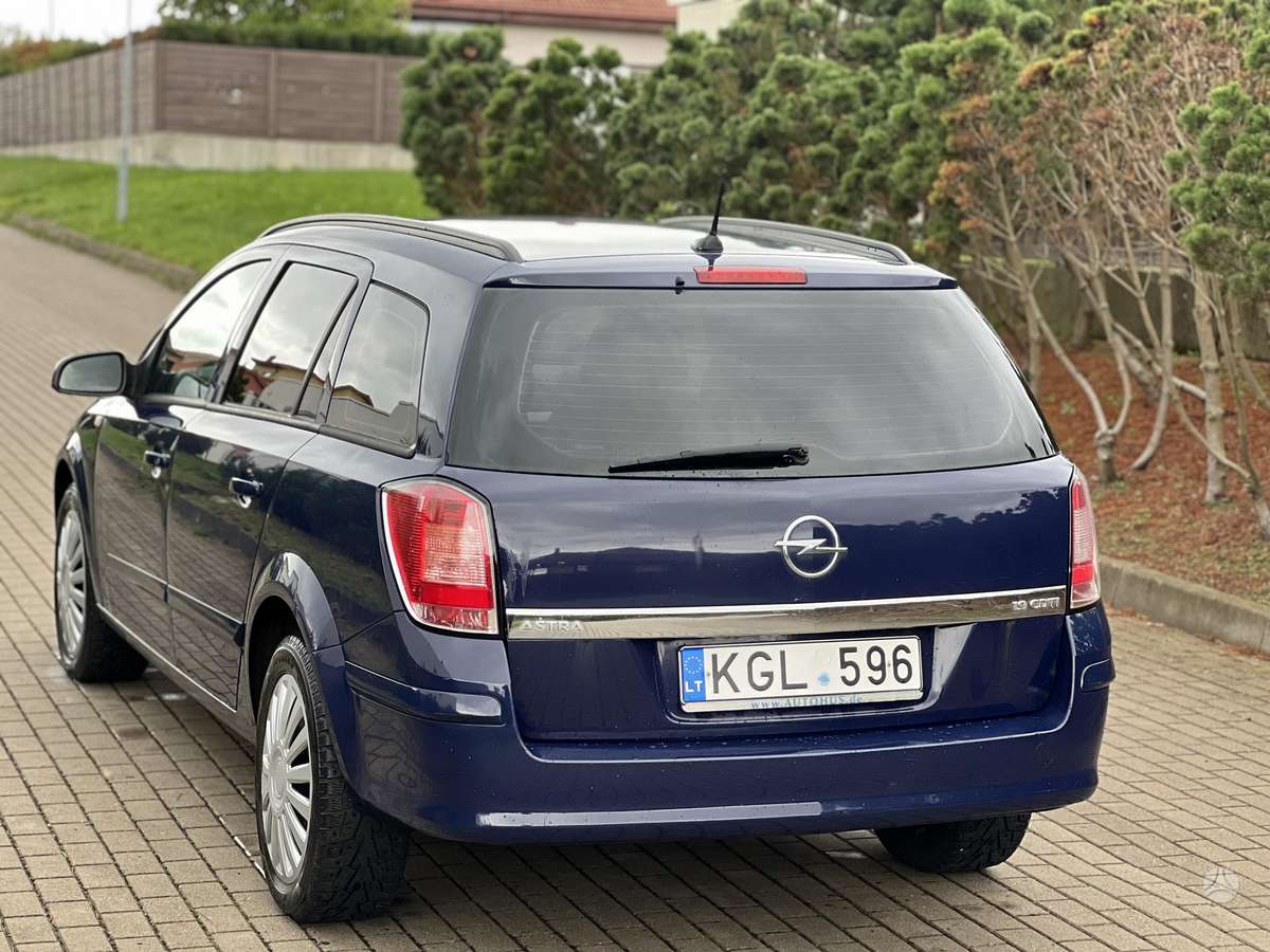 Opel Astra 2008 — interior