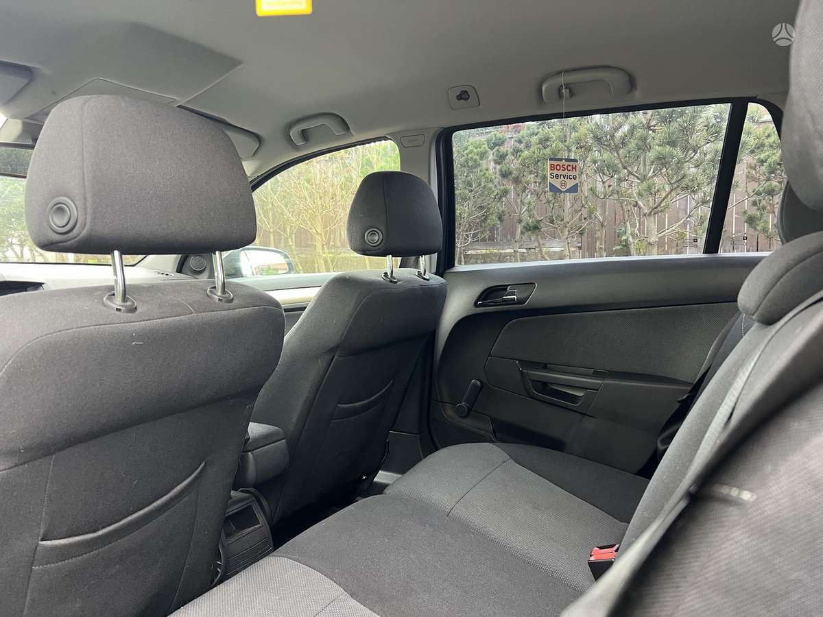 Opel Astra 2008 — photo 7