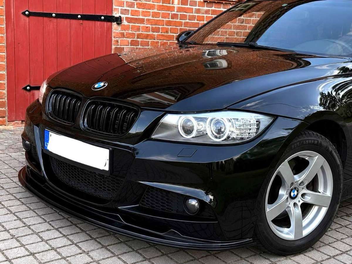 BMW 320 2009 — interior