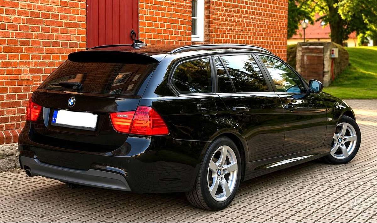 BMW 320 2009 — engine 1995 cm³, 177 HP (130kW)