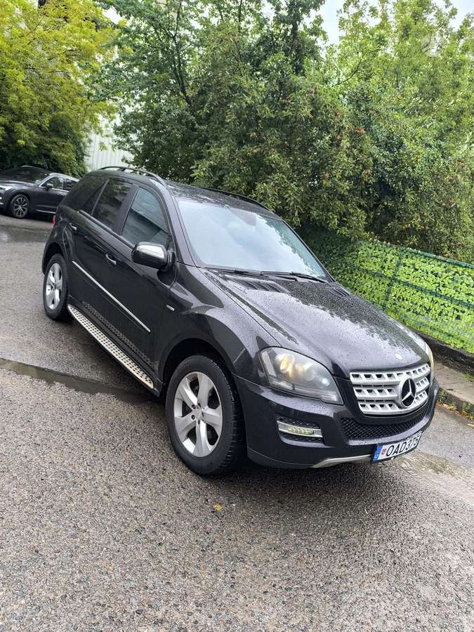 Mercedes-Benz ML320 2009 — engine 3000 cm³