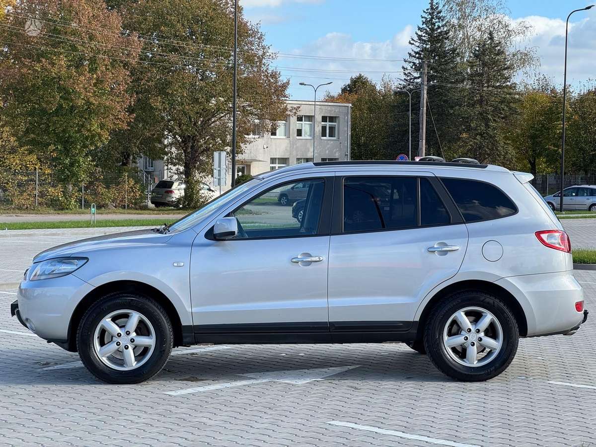Hyundai Santa 2007 — rear view