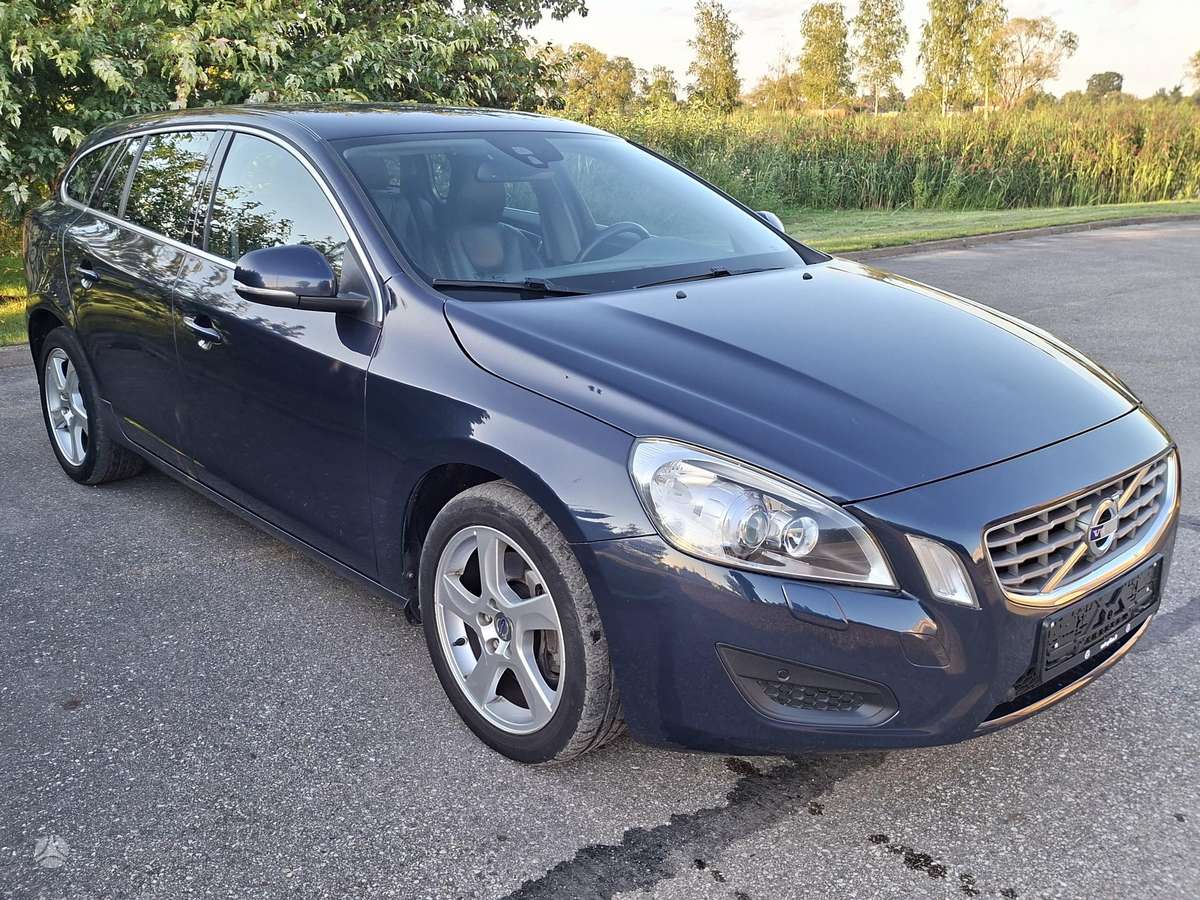 Volvo V60 2013 — rear view