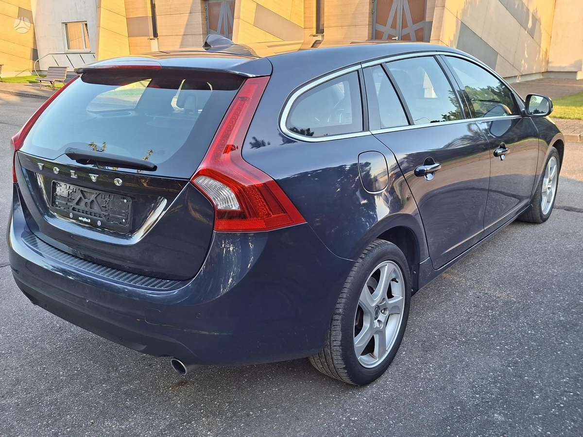 Volvo V60 2013 — interior