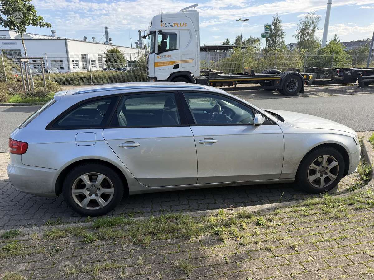 Audi A4 2011 — двигун 1968 cm³, 143 HP (105kW)