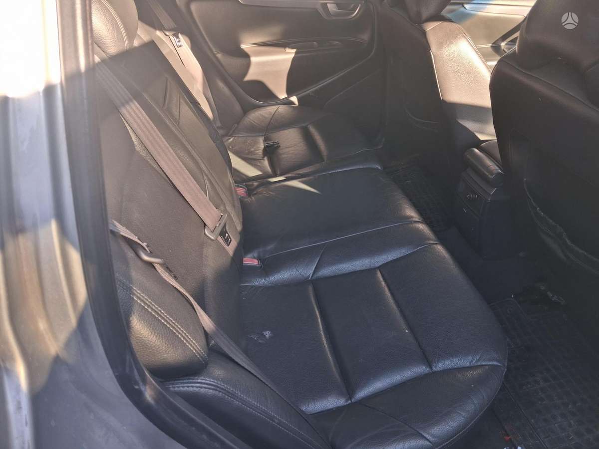 Volvo V70 2005 — photo 11