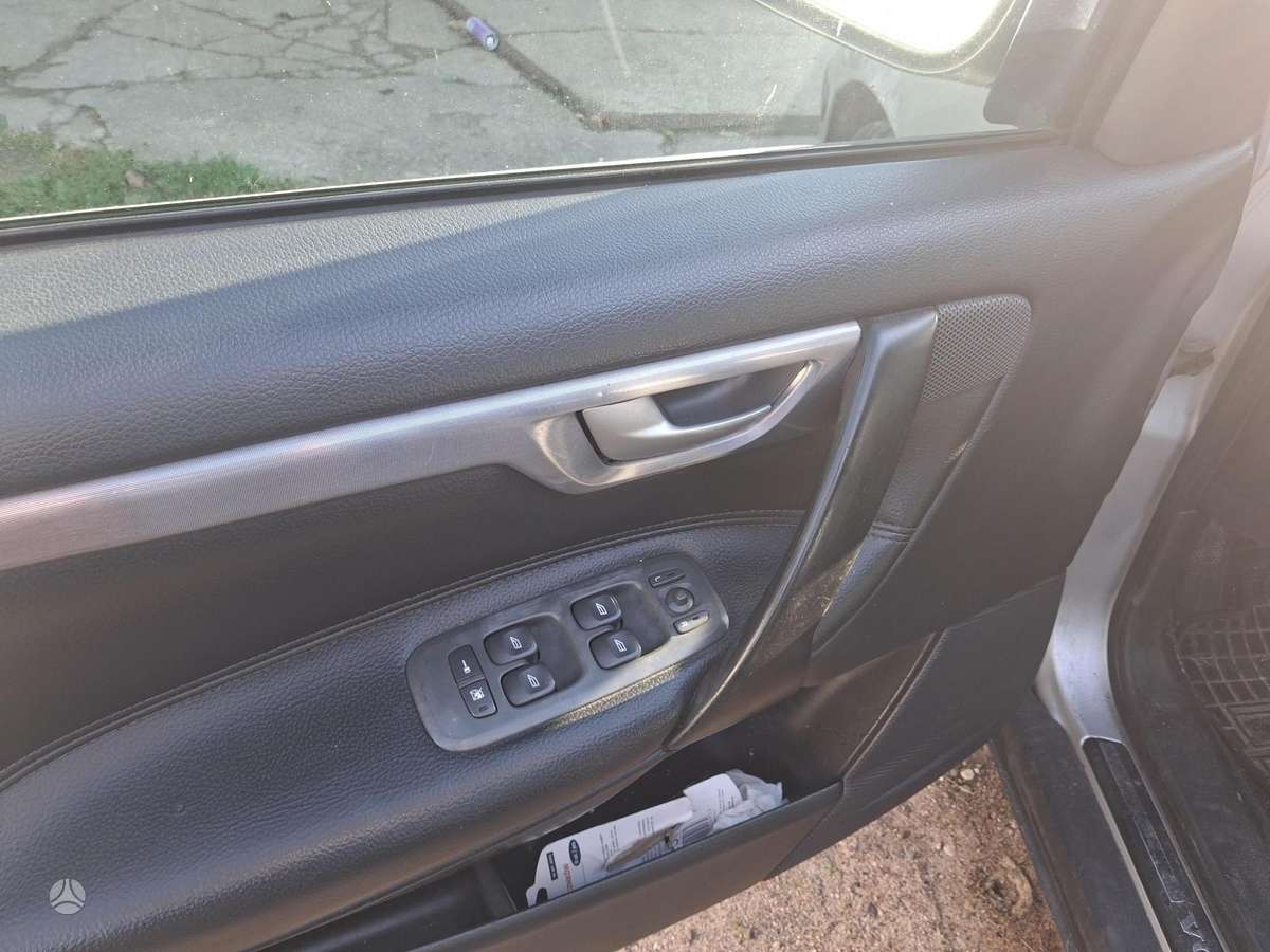 Volvo V70 2005 — photo 12