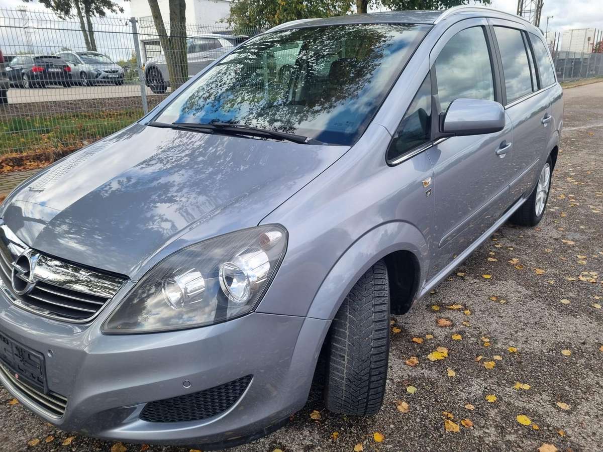 Opel Zafira 2010 — photo 10