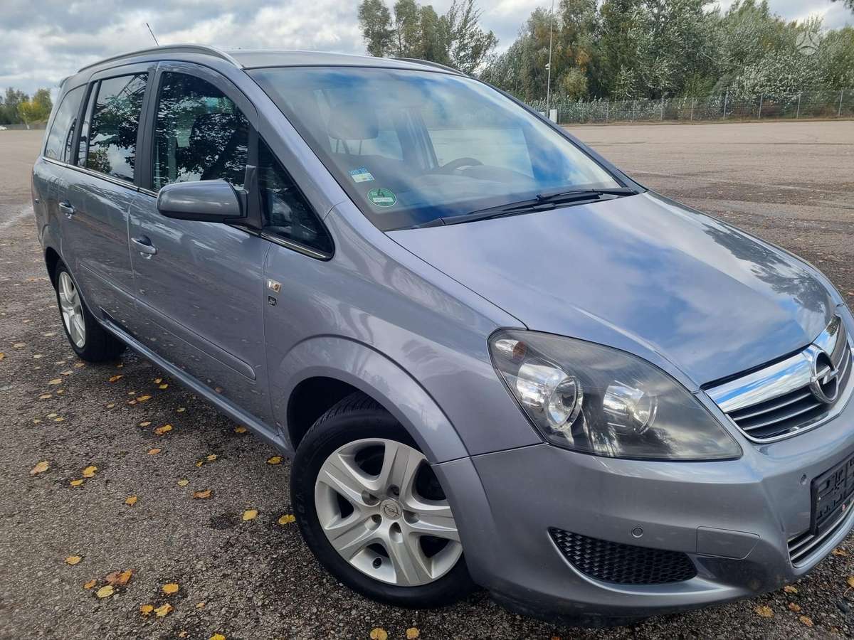 Opel Zafira 2010 — photo 11