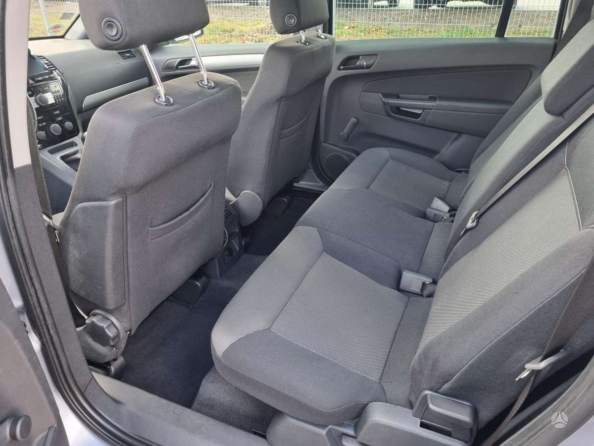Opel Zafira 2010 — photo 14