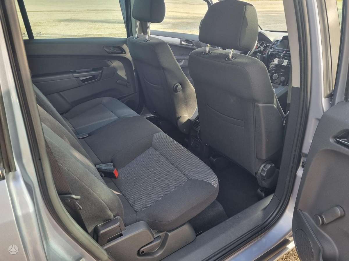 Opel Zafira 2010 — photo 16