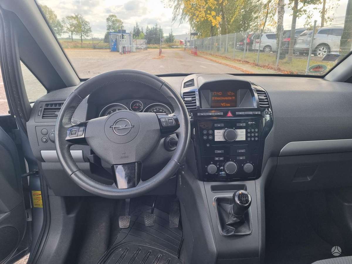 Opel Zafira 2010 — photo 18