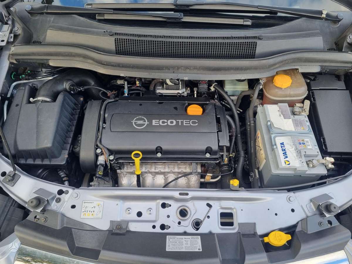 Opel Zafira 2010 — photo 20