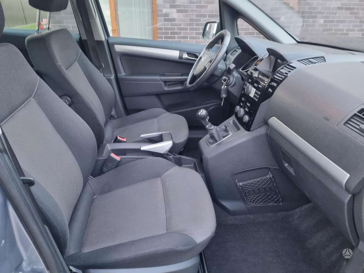 Opel Zafira 2010 — photo 21